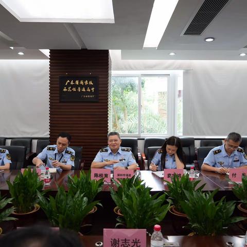 市市场稽查局副局长陈桂育率队到深圳外国语学校高中部开展教育收费和食品安全检查