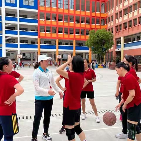 篮球点燃激情 拼搏彰显风采——河池市宜州区第二小学“欢庆五一节 喜迎二十大”教职工篮球赛纪实