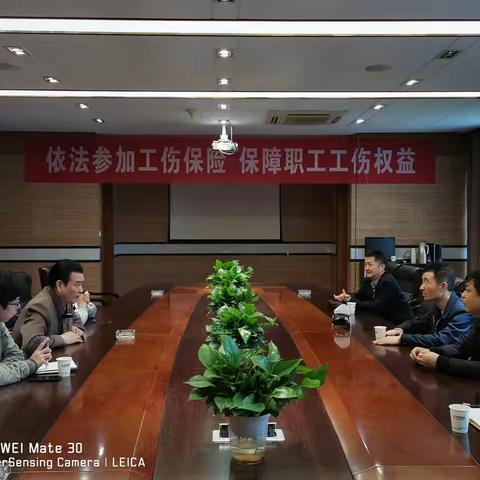 玉山县开展养老保险、工伤保险政策宣传“入园区、进企业”活动