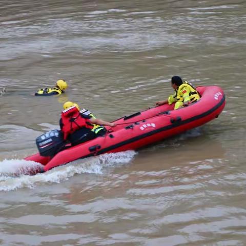 备战汛期 强化训练 时刻准备｜磐安县山地应急救援队开展水上应急救援训练