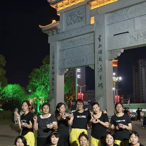 暑假坚持跳舞的姐妹