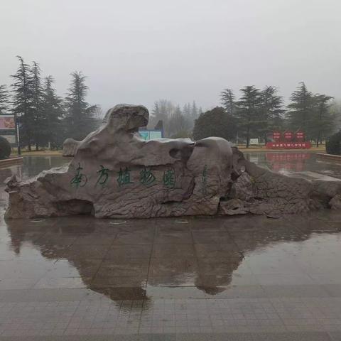 雨中漫步凤鸣湖畔（副本）