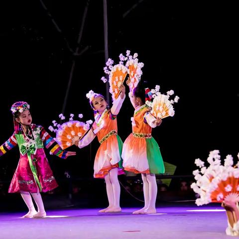 花儿朵朵庆百年