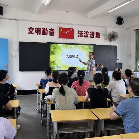 昌黎路小学五年级“月读一书”读书分享会