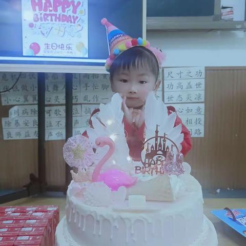 晨曦旗舰幼儿园🏡中班   尹佳馨✨成长记录