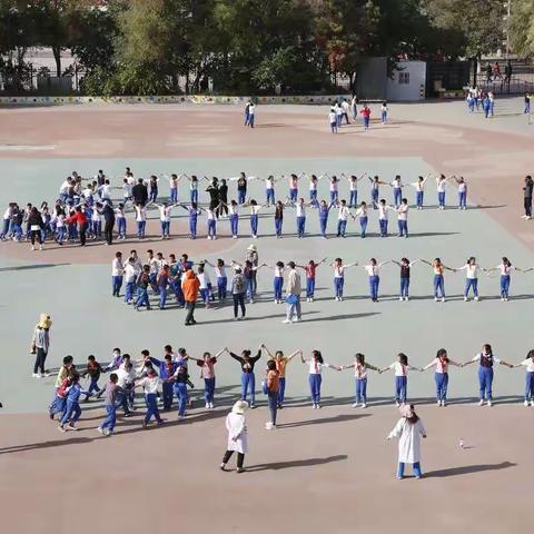 逐梦心向党，运动神飞扬——乌市第79小学2021秋季趣味运动会（三四年级专场）