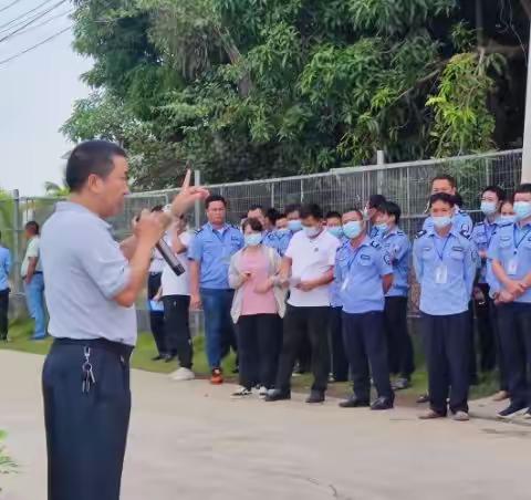 崖州区农业农村局局长张怀良一行现场观摩市热科院崖城基地冬季瓜菜育苗工作