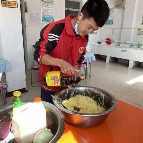 阳光女神，芳华如初，展巾帼风采，做幸福教师。--腰站小学浓情三八节