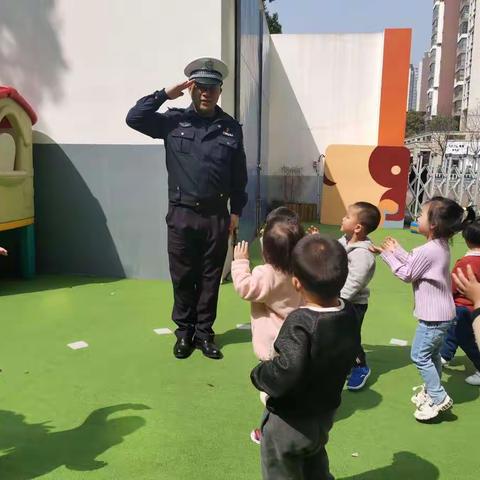 警察叔叔伴我行