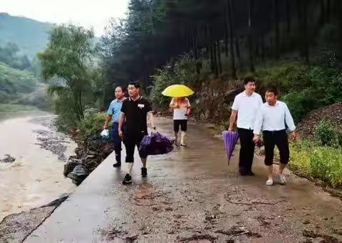 时刻把群众的冷暖挂在心头一一一天竺山镇碥头溪村党支部书记黄尚安灾后重建记事