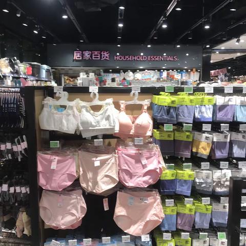 新唐万科店百货区换季陈列