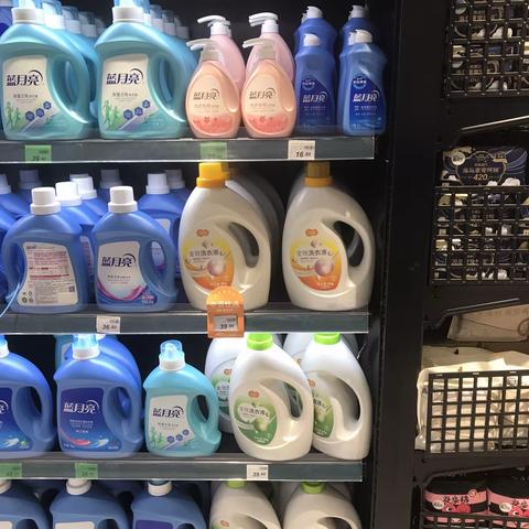 新唐万科店自有品牌陈列