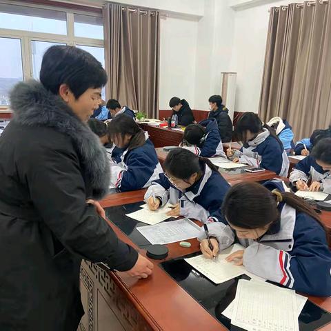 商贸管理系书法社团比赛：笔尖流转，书写青春华章