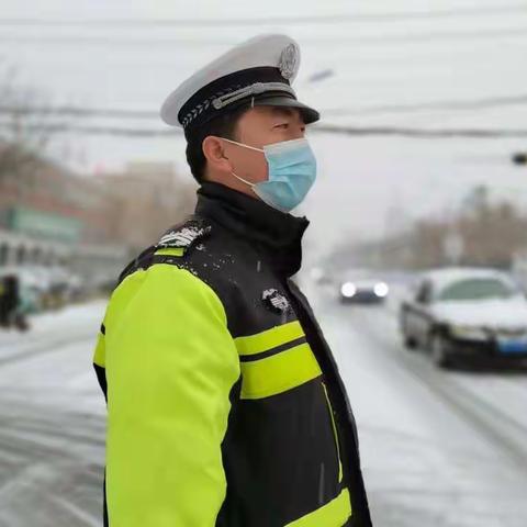 灵寿县公安交警大队冰雪中的坚守