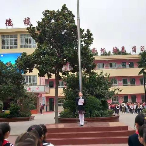 夏侯小学举行周一升旗仪式暨孙文攻老师赠书仪式