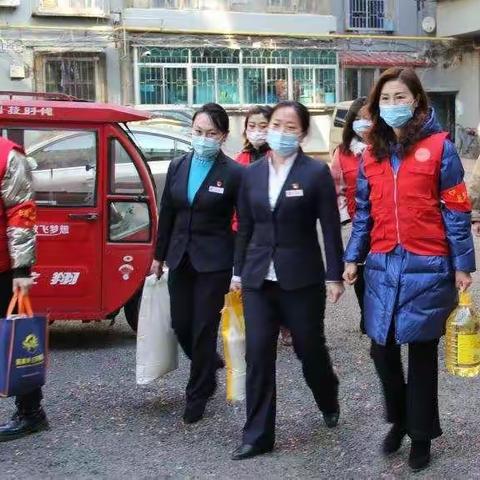志愿服务学雷锋 巾帼行动暖人心
