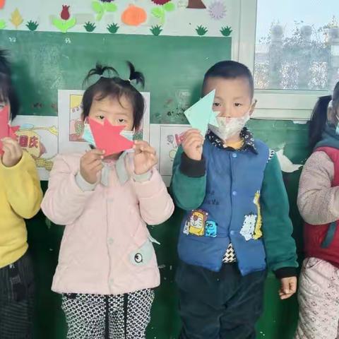 前曹镇铁嘴小学附设幼儿园中班 折纸活动《小鱼🐟》