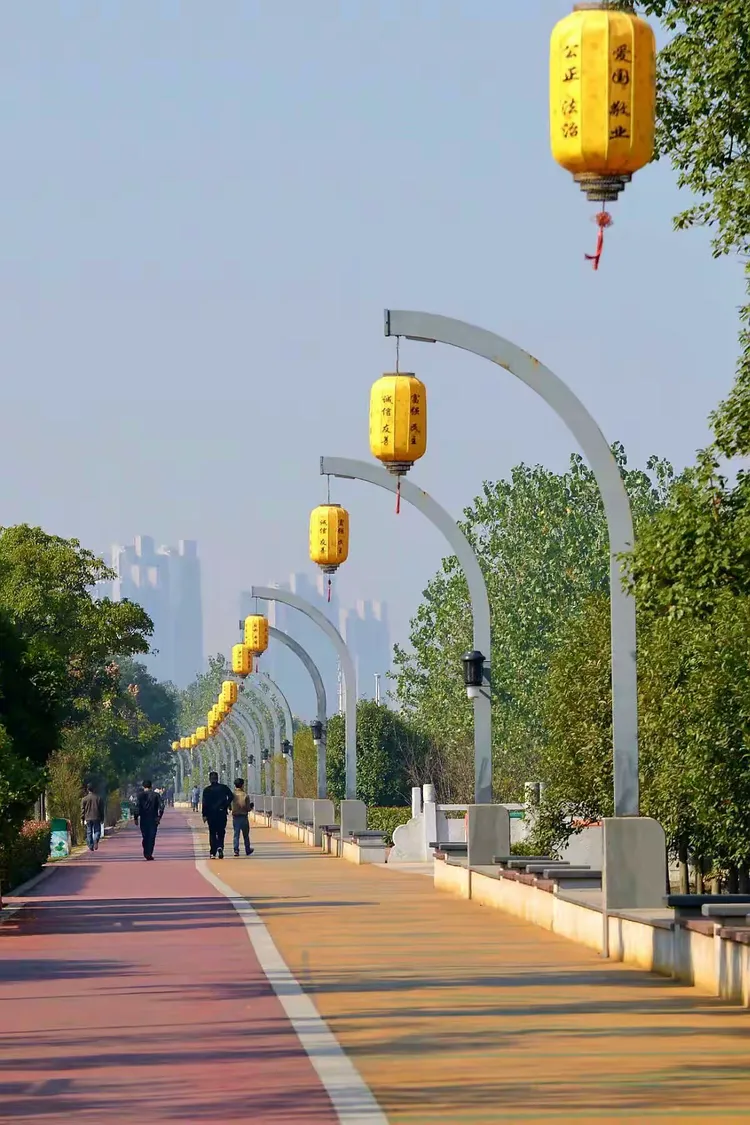 初冬秋更浓(易俗河沿江风光带)