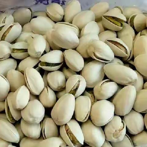 爱我一年八班，                                   有很多很多理由