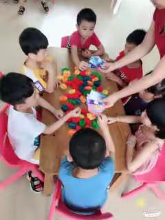 麻榨中心幼儿园中四班《按数取物》