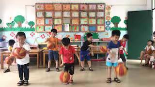 麻榨中心幼儿园中四班《拍球小能手》