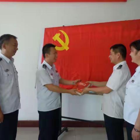 安阳收费站党支部：创新学习形式 深化“两学一做”