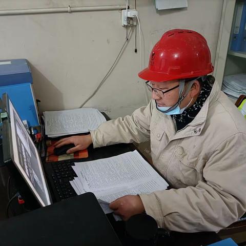 激情燃烧的岁月——记磷铵厂两位先进工作者