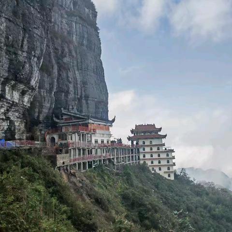 秋登尧龙山