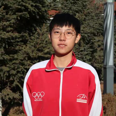 展优秀学生风采 树学子心中榜样-----汪思彤