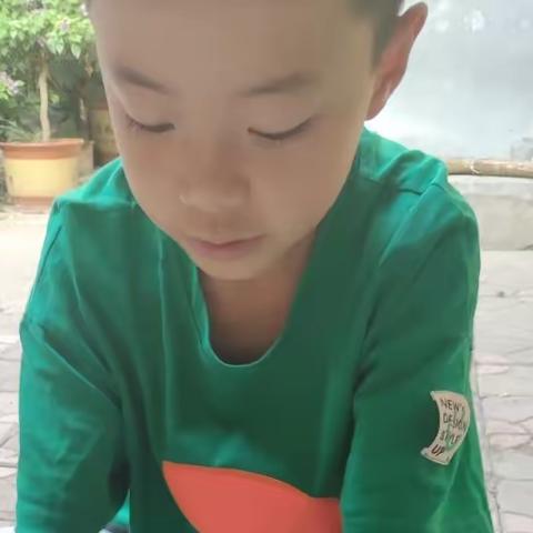 我是池阳小学二年级一班李辰奕，我正在参加池阳小学“喜迎二十大争做好少年”主题微实践“微责任”活动