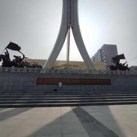 我是池阳小学一年级一班李辰奕，我正在参加池阳小学“童心向党礼赞百年”主题微实践“唱一唱”活动