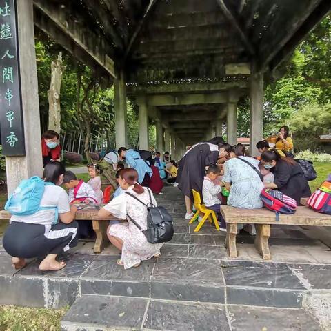 热情似火的季节里🎊，趣尚优学的宝贝们身穿汉服👗👘，在青山绿水中度过了一个别具特色的“六.一”🌺