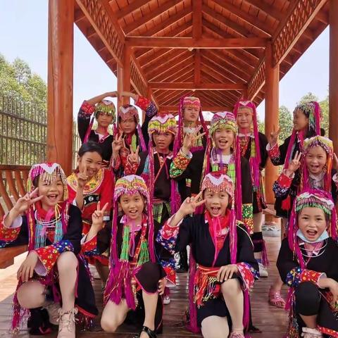 【喜迎二十大 争做好队员】上思县南屏乡婆凡小学“走进三月三，传承壮乡精神”民俗文化活动。