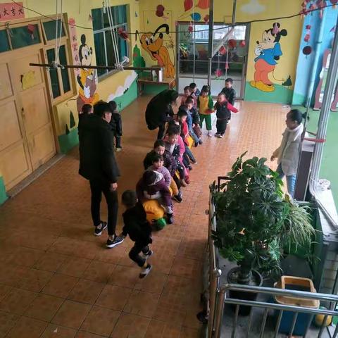 小太阳幼儿园草莓小班小朋友开心时刻