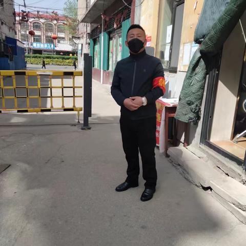 光明社区组织开展 “防控疫情、党员先行”主题党日活动