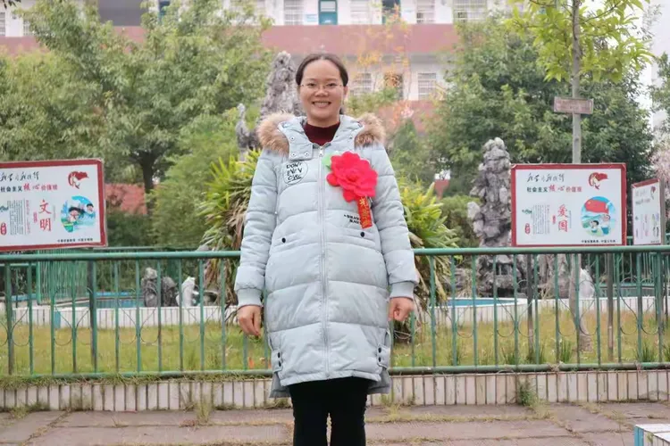 赣县区第二中学每月之最十大模范教师