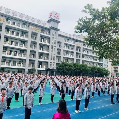 强健体魄，多彩二小！冬奥精神携手﻿忠州二小阳光大课间活动，一起向未来！