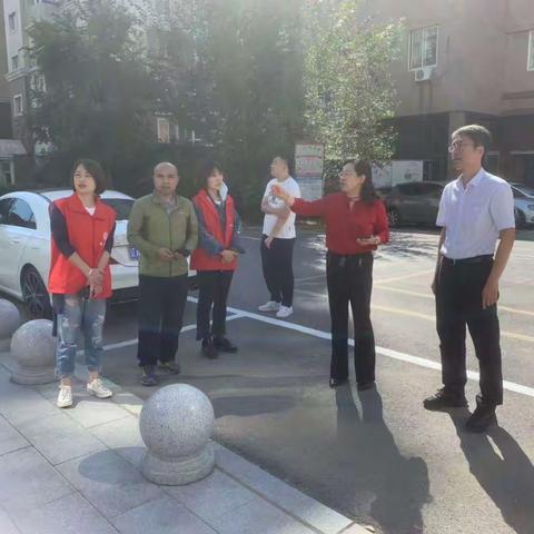 铁西区委常委、宣传部部长周长梅来到霁虹街道督导检查创城工作
