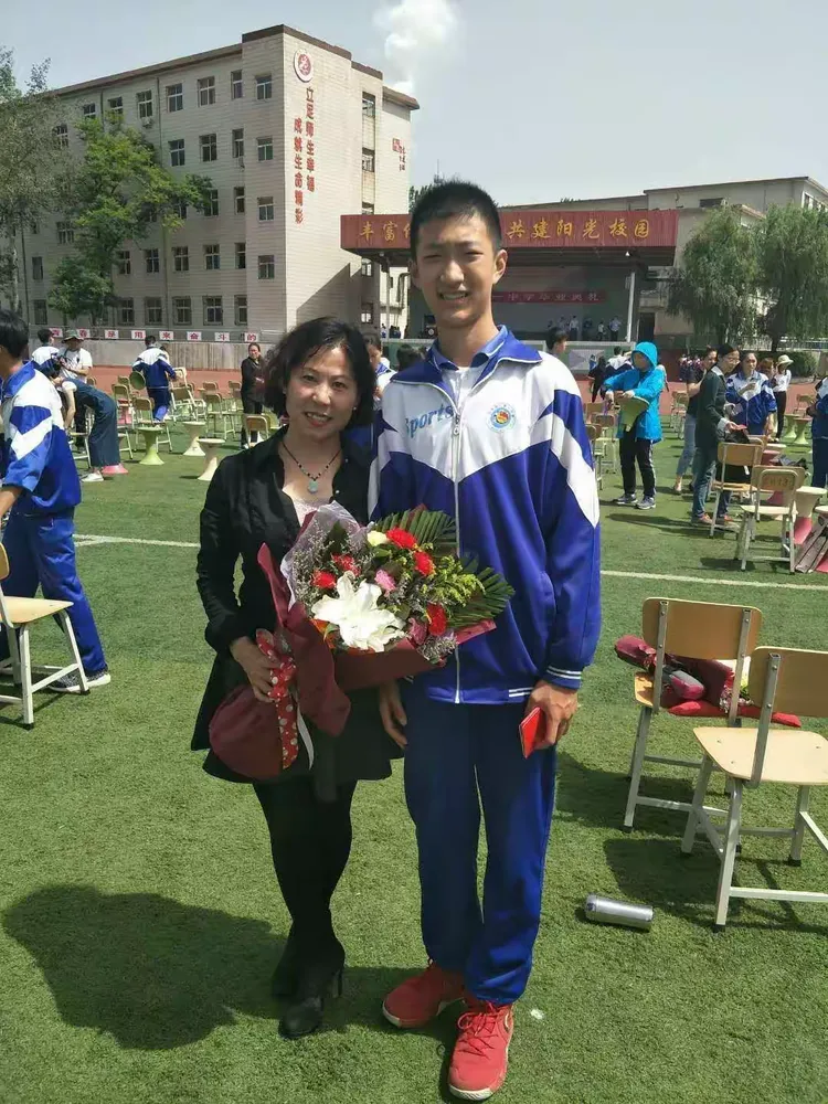 5.13日,母亲节之际,天铁第一中学初三学生毕业典礼!