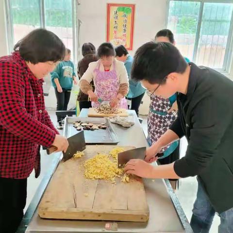 饺香浓，情暖园——张珍幼儿园第三次包饺子活动