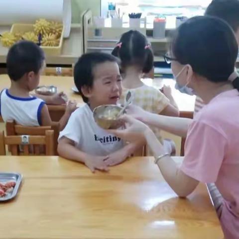 南昌县莲塘萌翔幼儿园温馨提示♥孩子说“妈妈，我不想去幼儿园”怎么办?家长的回答很重要。