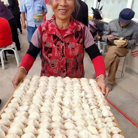 绥德县义合镇田家后山村幸福院老人开展欢度国庆、情暖中秋活动