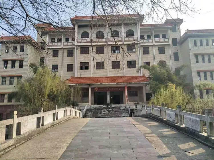 我的母校一黄冈林校