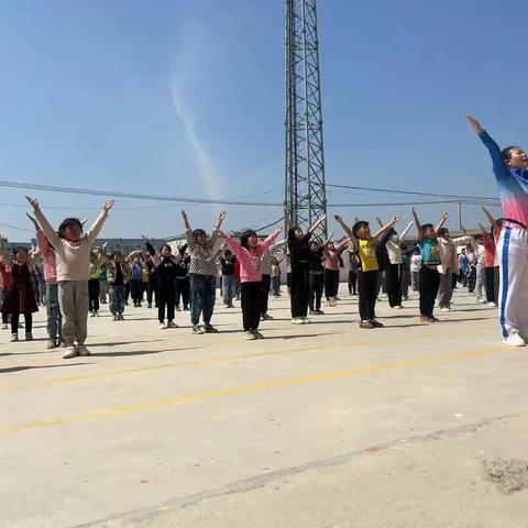 人间四月春色暖，校园花儿向阳开——张庄小学“阳光大课间”进行时