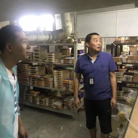 凤凰社区开展西环路汽修行业大整治行动