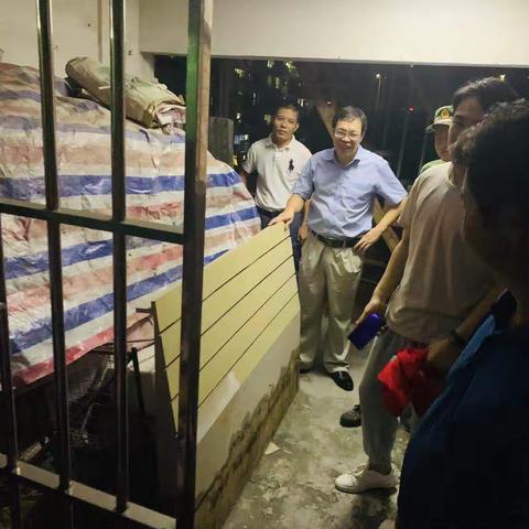 凤凰社区开展夜间安全隐患大排查及打通消防通道第10期