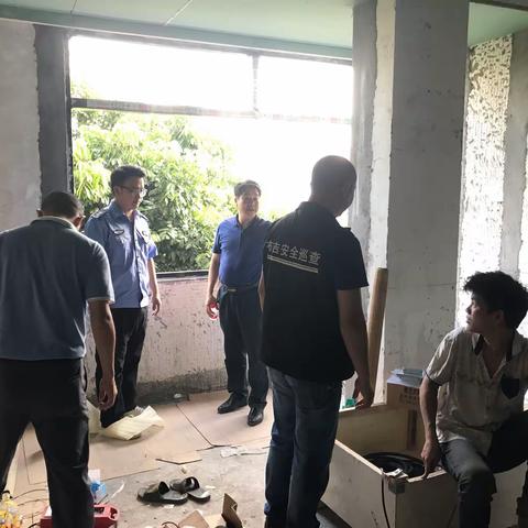 凤凰社区开展“不忘初心、牢记使命”主题教育专项活动暨打通楼顶通道13期