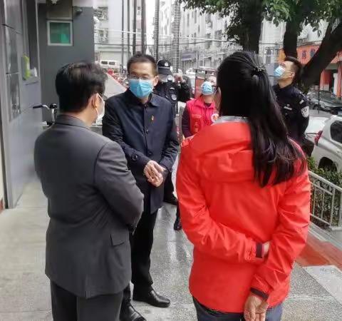凤凰社区凝聚党群力量，织密严实疫情防控网