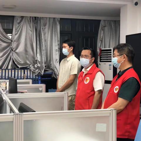 凤凰社区开展布吉街道疫情防控检查暨出租屋分类分级管理集中扫楼、安全生产检查专项夜查行动