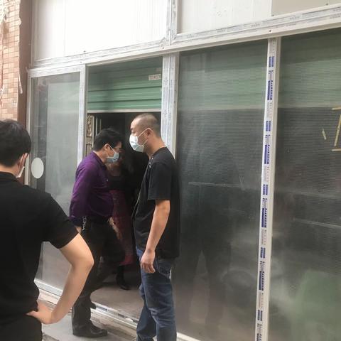 凤凰社区落实“卷闸门住人场所”消防安全整治工作